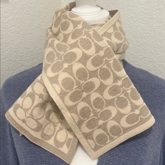 🩵Coach Cream and Tan and gold accent scarf - Picture 15 of 16
